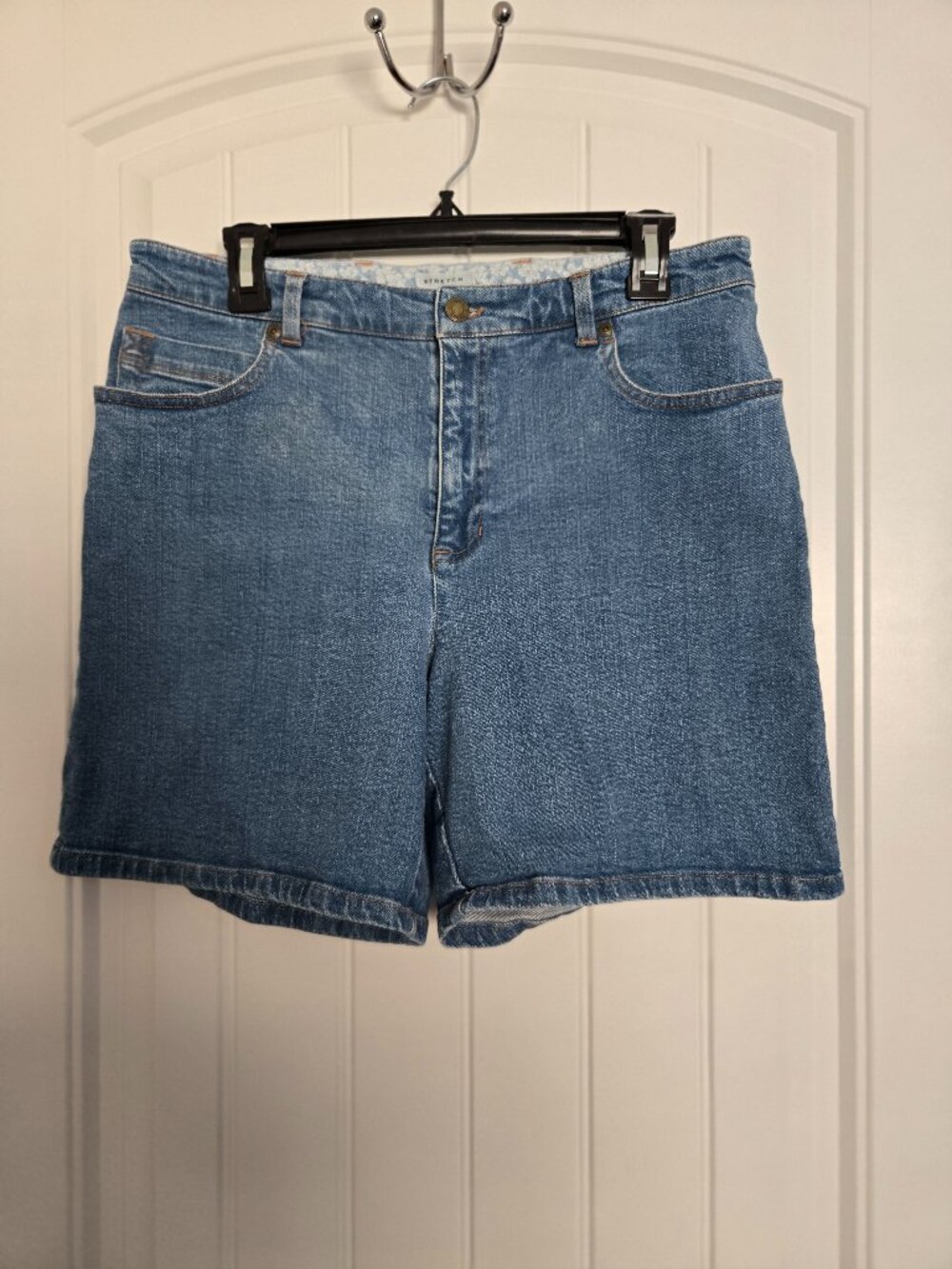 Jones Sport Stretch Denim Shorts | Size 10 | Medium Wash | Mid-Thigh Length